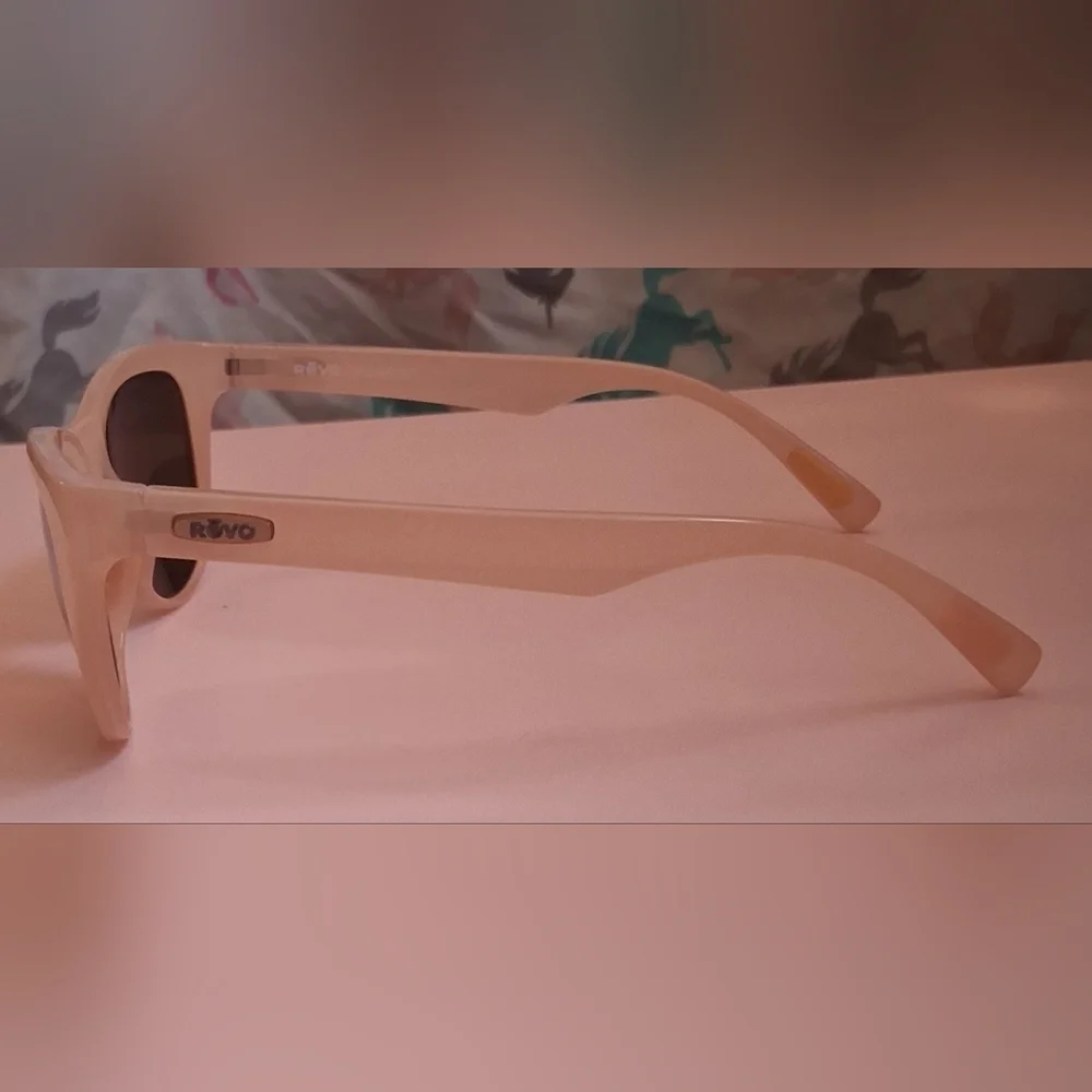 EUC Revo Barclay RE1037 Glossy Lt Pink Cat Eye Casual Sunglass Sunnies Glasses